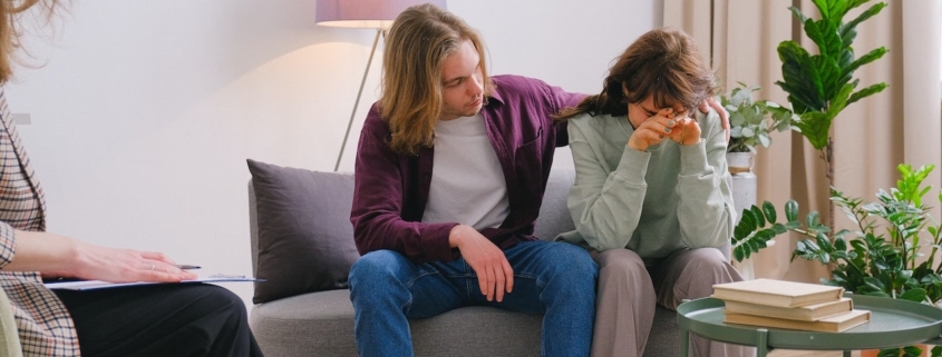 Couple on therapy couch after husband's infidelity
